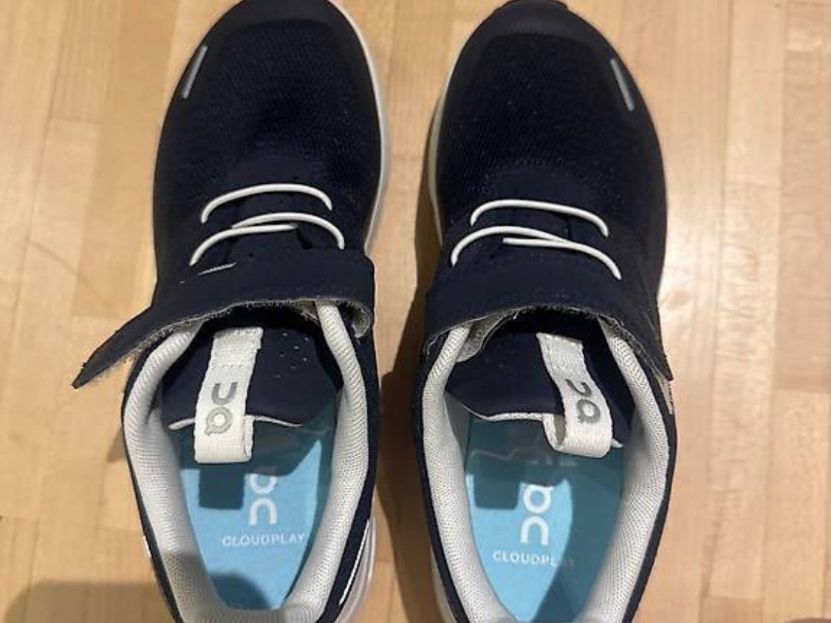 On Schuhe für Jungen: ON Cloudplay Grösse 35 ungetragen – Gebraucht aus Horgen von Hoppelhase11 1