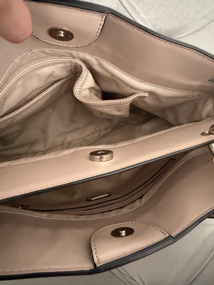 Guess Sacs femmes: Guess Tasche – D'occasion à Zürich par bentley_ 2