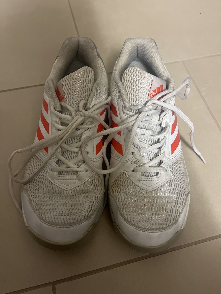 Adidas Scarpe da uomo: Adidas Hallenschuhe, Grösse 41 1/3 – Usato da Zürich venduto da Zhau.53 1