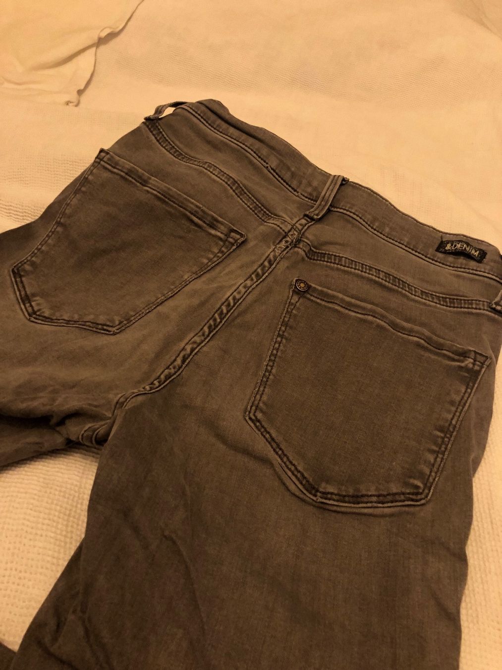 H&M Pantaloni: Graue Jeans – Usato da Zürich venduto da cha_7n8s 4