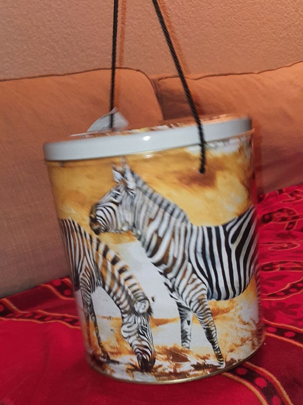 Alle Dekorationen: panettone dose, Zebra Serie 9, Rolf Knie edit., Leopard, box – Neu und originalverpackt aus Zollikerberg von Nice_Name 3