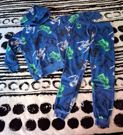 1xHoddie gr.134/140 und 1xHose gr.140