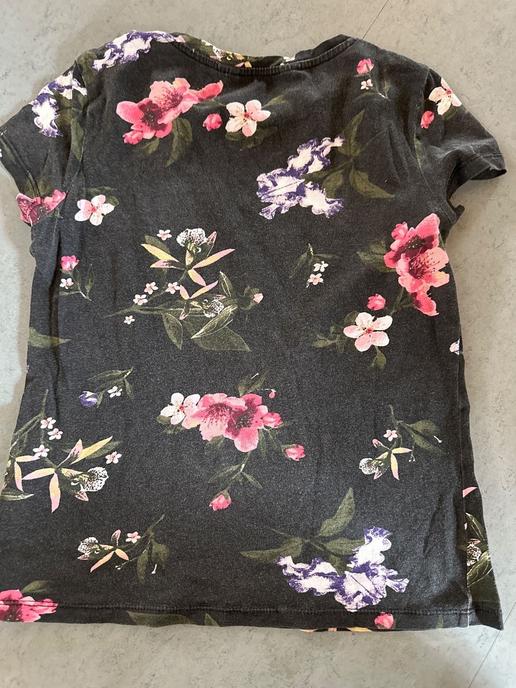 H&M Camicette, T-shirt & Top: T-shirt Gr 134 – Usato da Grüningen venduto da lovinho 1