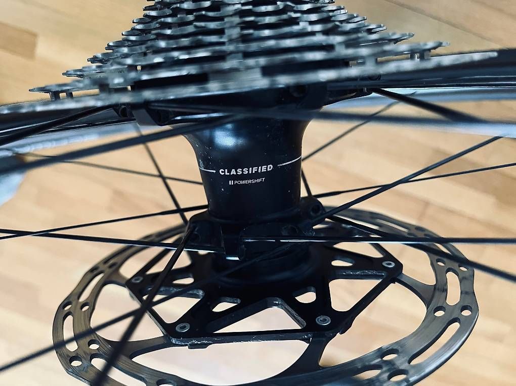 Pezzi di ricambio: Jantes carbone CLASSIFIED CF G30 complet avec powershift – Usato da La Chaux-de-Fonds venduto da ultrastrikt 2