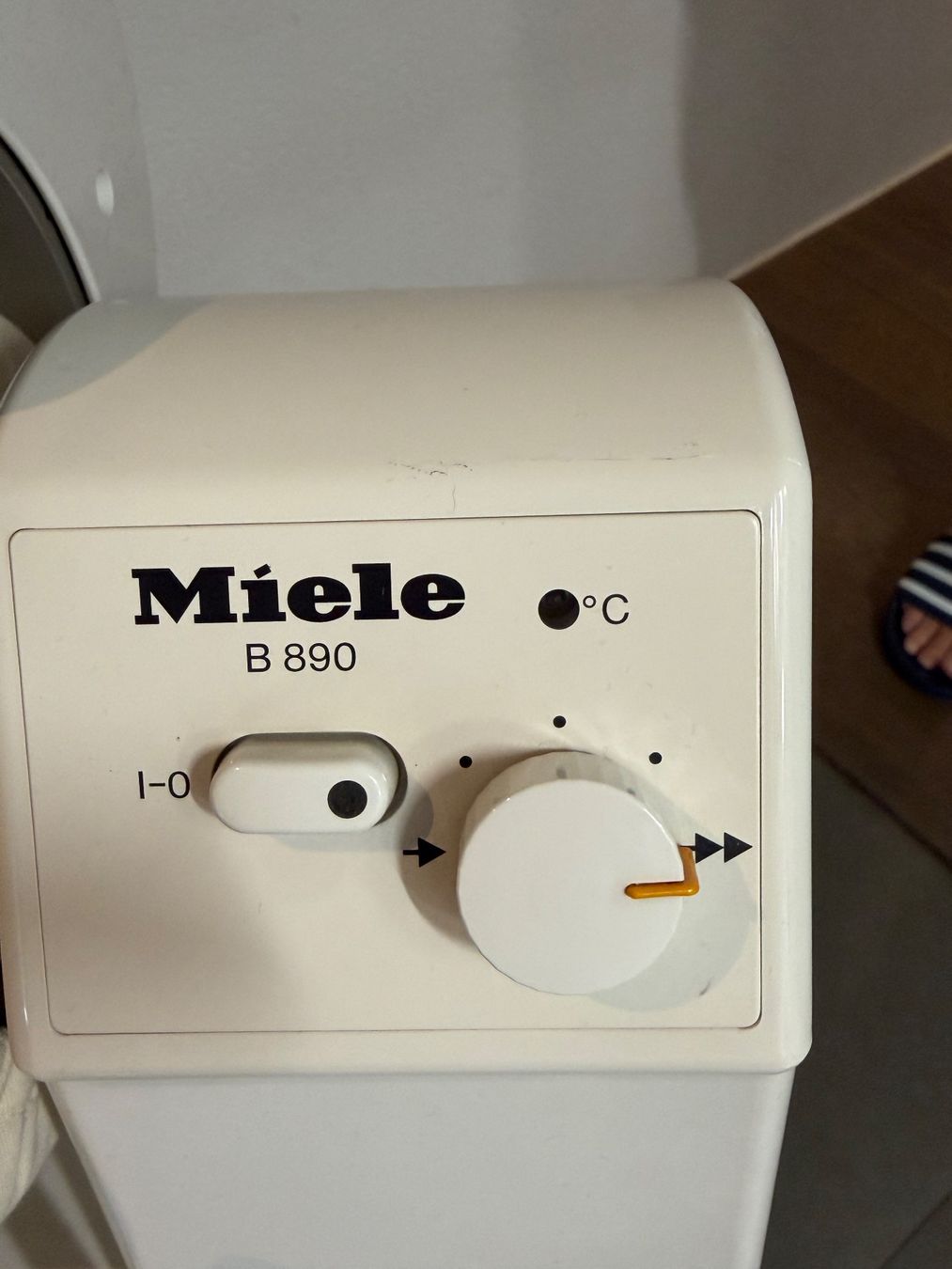 Tutte le macchine: Miele Bügelmaschine mit breiter Walze – Usato da Spiegel b. Bern venduto da rit_9s2z 1