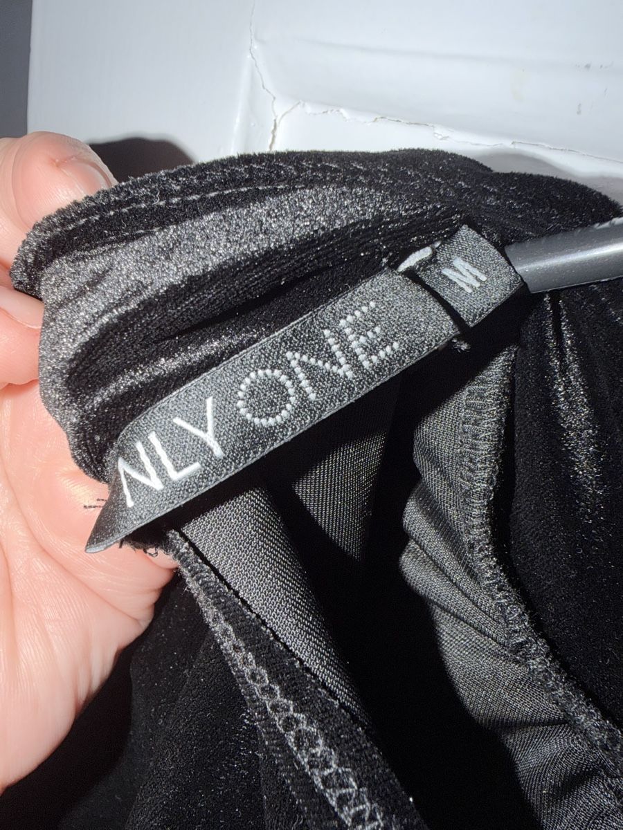 Camicette: Only One Samtbluse Schwarz Gr. M – Nuovo (secondo la descrizione) da Münchenstein venduto da By.gabriela.v 2