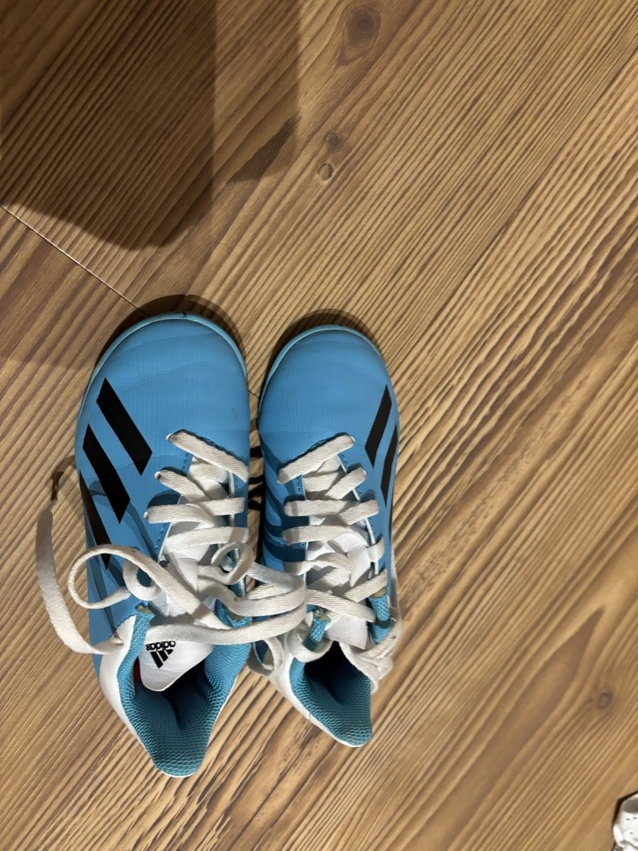 Adidas Schuhe für Jungen: Fussballschuhe Adidas Gr.28 – Gebraucht aus Vilters von 5111984