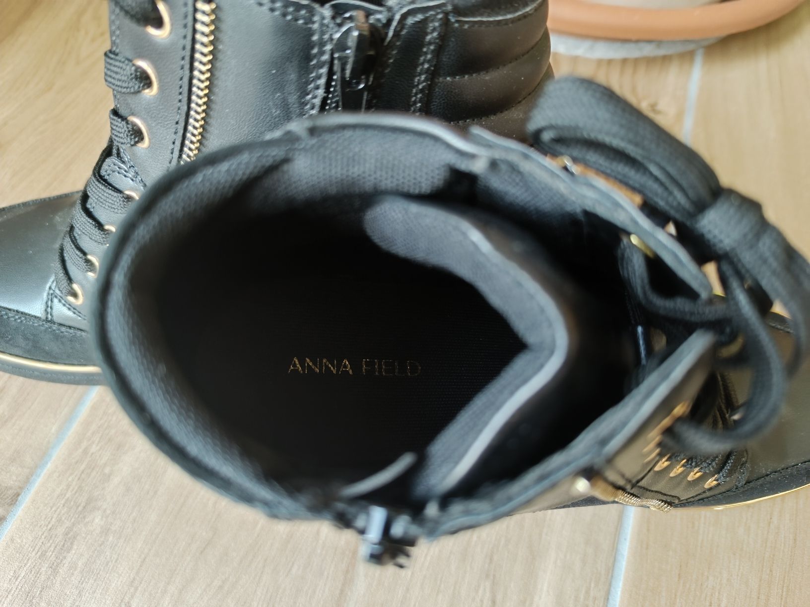 Damenschuhe: Stiefeletten schwarz mit Keilabsatz – Gebraucht aus Wolfwil von SecondOwner 2