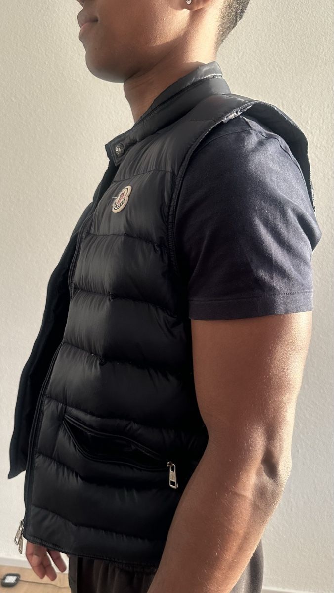 Moncler Gilet & Giacche: Moncler Vest Blau – Usato da Kloten venduto da jahrellnicholai 3