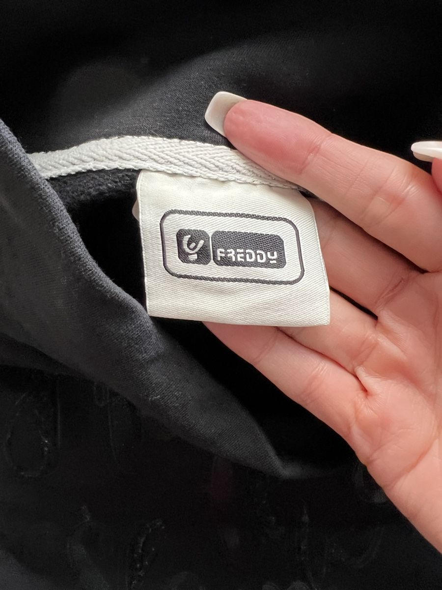 Freddy Pullover & Sweatshirts: Freddy Black Embroidered Sweatshirt - Stylish & Cozy – Gebraucht aus Cama von UnleashdByAna 3