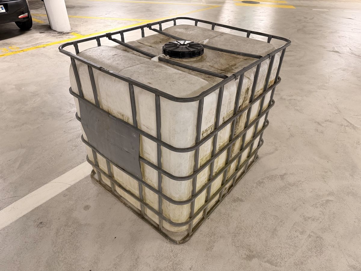 Abbeveratoi e trogoli: IBC Container / Wassertank 1000L – Usato da Spreitenbach venduto da Bruggi66 2