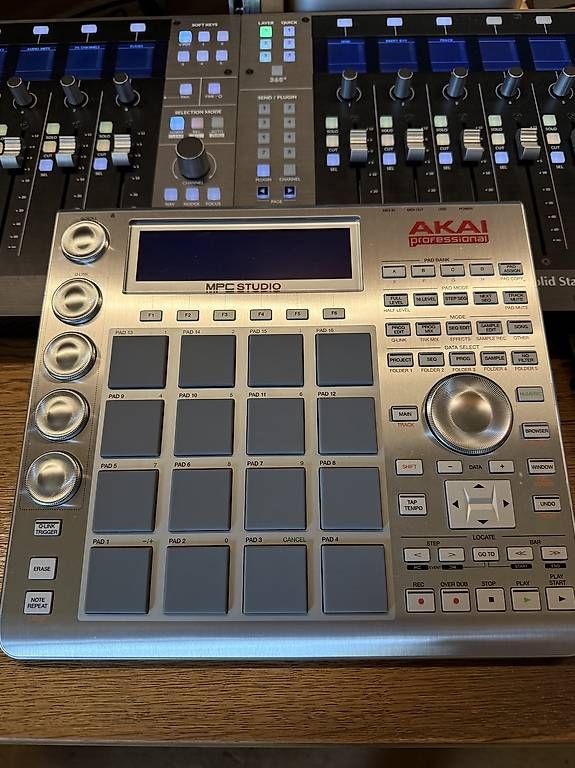 Strumenti musicali: Akai MPC Studio - Silver  NEU / UNBENUTZT  Nur Controller – Usato da Unterentfelden venduto da dav_tdk8