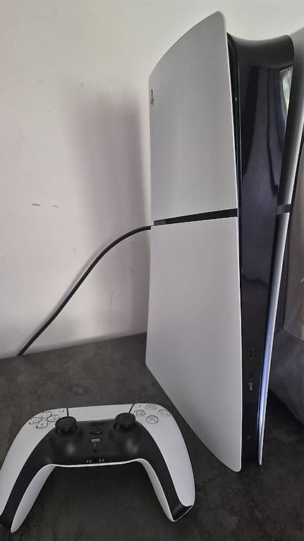 Manettes: Ps5 PlayStation 5 + Controller – D'occasion à bedigliora par kabramakashowm
