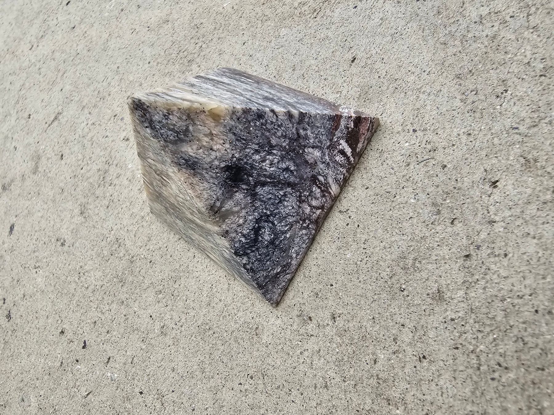 Mineralien & Heilsteine: Stein: Pyramide – Gebraucht aus Romanshorn von Rachacha