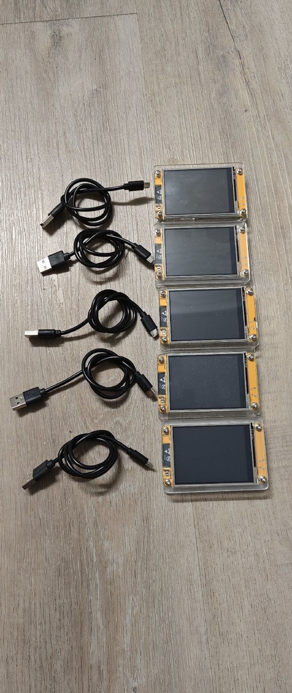 Nerdminer Coin Miner: 5x NerdMiner V2 mit Kabeln – Usato da Mülligen venduto da MisterBubbles