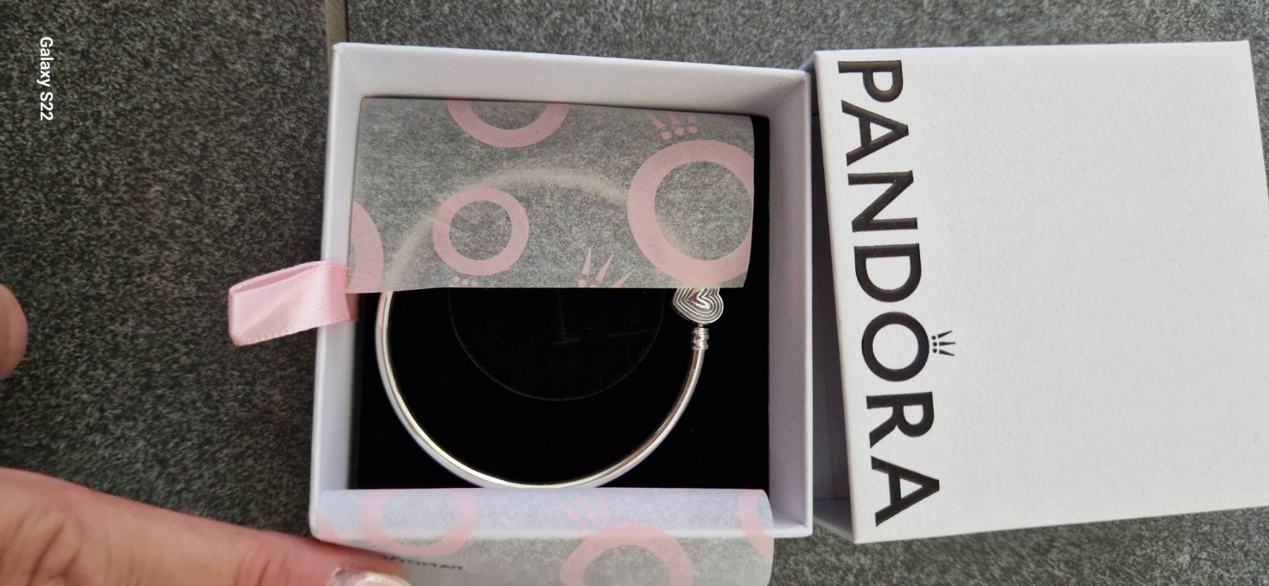 Pandora Bracciali & Braccialetti: Pandora Bangle silber gr. M /NEU OVP – Nuovo e nell'imballaggio originale da Himmelried venduto da Fluhstr4 2