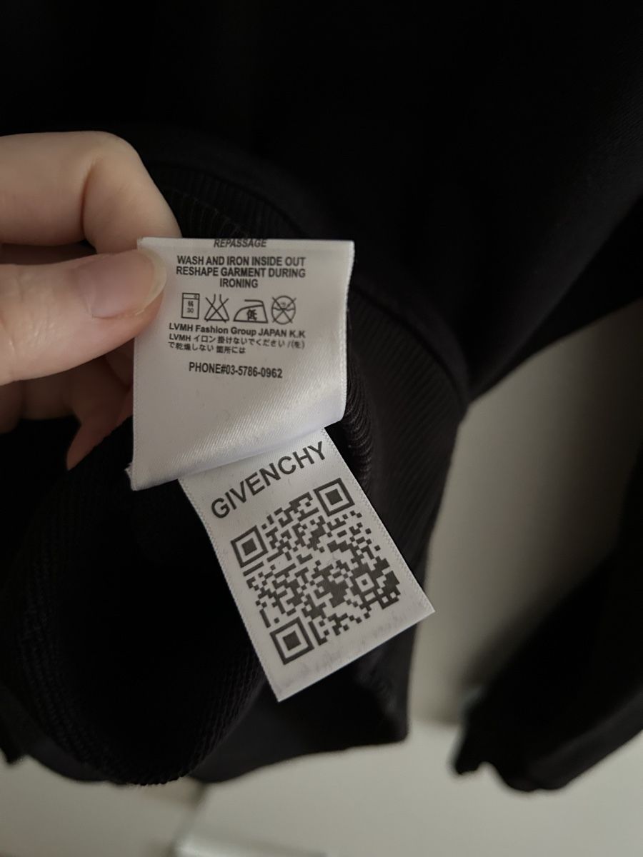 Givenchy Maglioni & Felpe: Givenchy Pullover schwarz mit Stickerei – Usato da Uzwil venduto da gab_2kx8 3