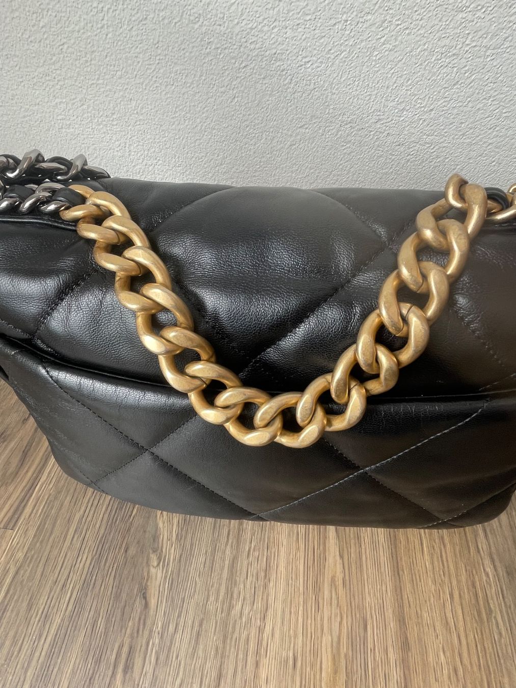 Chanel Borse da donna: Chanel 19 Grosse Tasche – Nuovo (secondo la descrizione) da Münchwilen TG venduto da emma_J 4