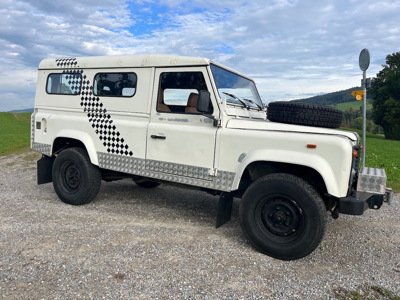 Land Rover Automobili: Land Rover 110 V8 Hardtop – Usato da Sirnach venduto da MaechlerAutomobile 1