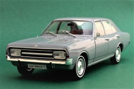 Opel Rekord C 1900 L 1966-1972 grau     1:24 von Hachette