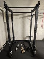 Power Rack + 2x Kabelzug-Attachment + Zubehör, 1 Jahr alt