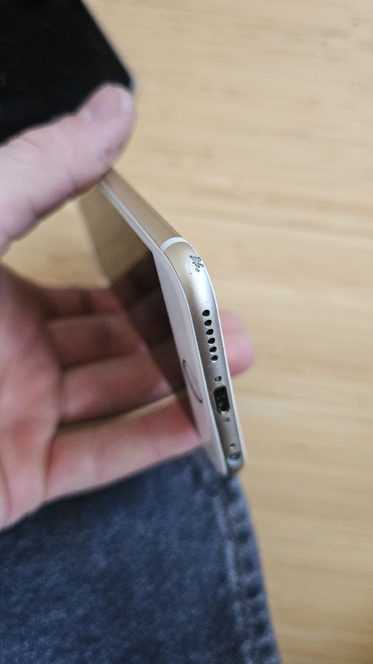 Apple Handys / Smartphones: iPhone 6 - 64 GB - Gold  – Gebraucht aus Ehrikon von noa_vyp5 6