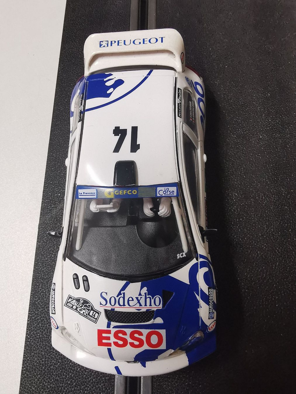 Piste: SCX Peugeot 206 mit Allrad und Licht – Usato da Winterthur venduto da Lonpos1 8