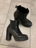 LEDER STIEFELETTEN MIT ABSATZ