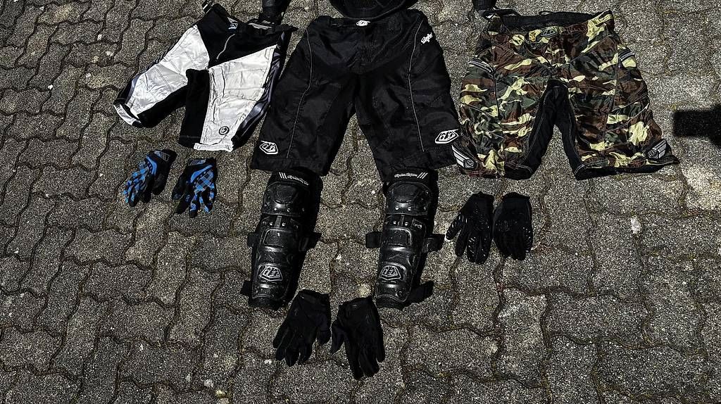 Lotti di vestiti: Downhill Freeride IXS TroyLee Specialized – Usato da Walterswil SO venduto da Sunshineyupi 2
