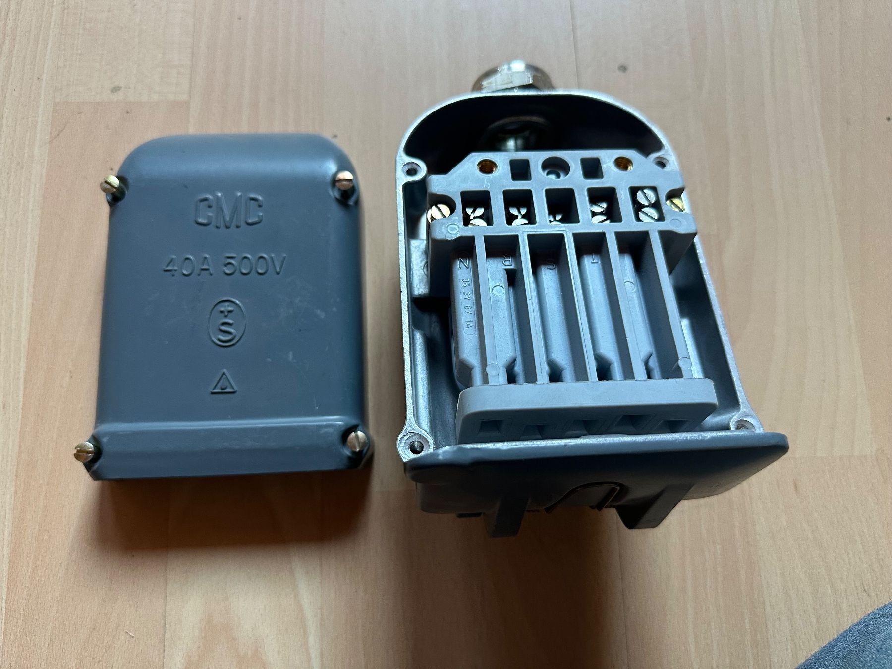Spine: J 40/5 Polige NEUE Steckdose  Stromdose CMC – Usato da Huttwil venduto da Bolpa 6