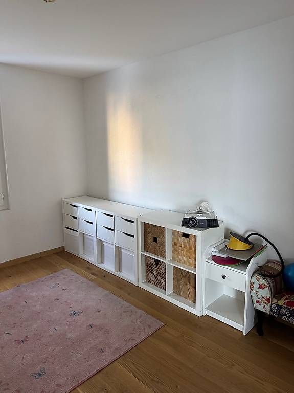 Scaffali: Étagères IKEA, table de nuit? Table ronde – Usato da Veytaux venduto da agn_56pw