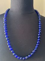 Collier vintage en verre bleu profond, parfait pour l'été!