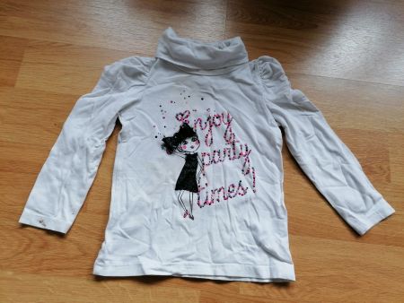 Rollkragen-Pullover Gr. 104 mit Flecken