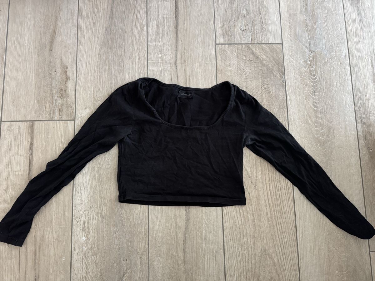Pullover & Sweatshirts: Pullover bauchfrei schwarz – Gebraucht aus Frick von van_75yb