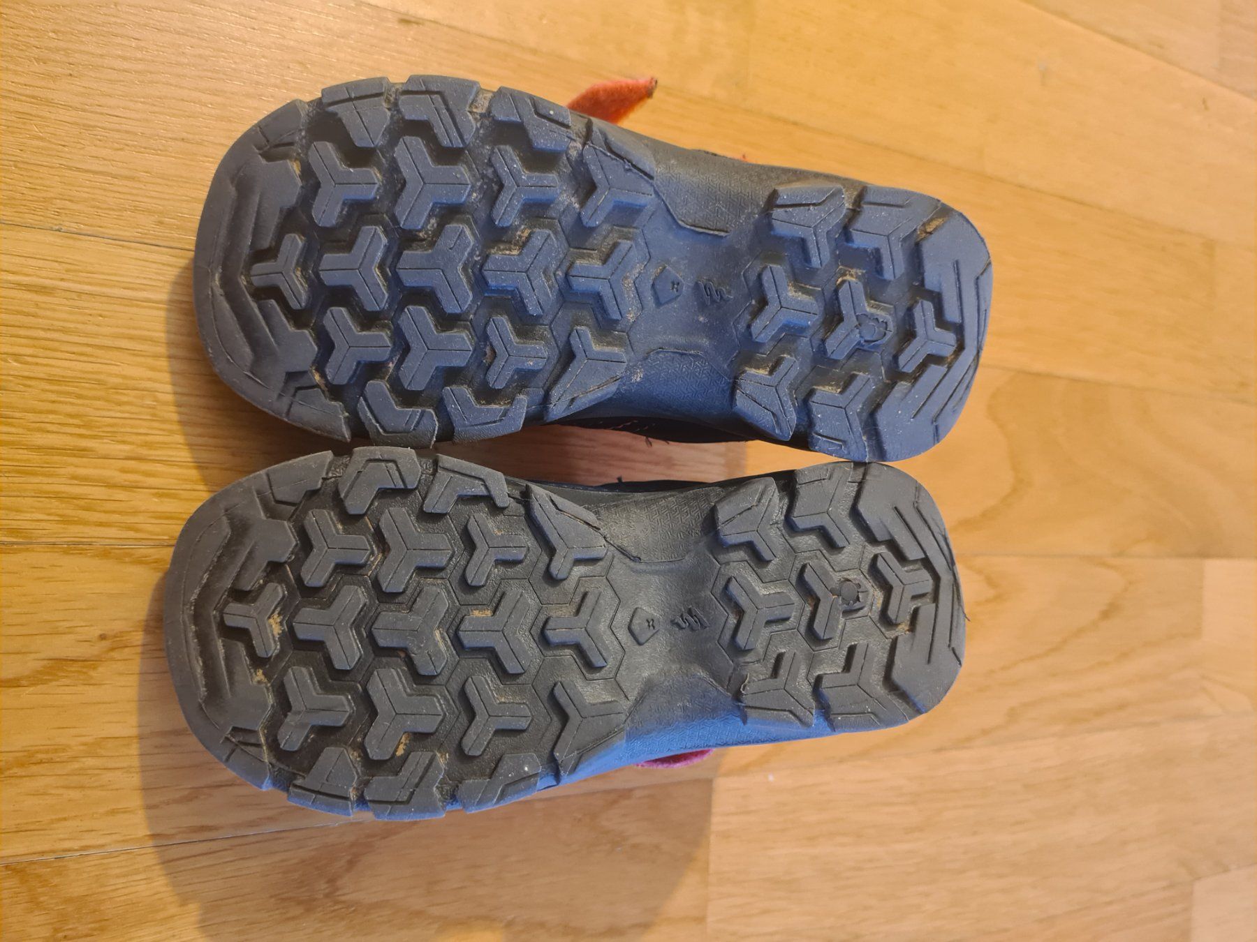 Scarpe da uomo: Wanderschuh Quechua Gr 27 – Usato da Zumikon venduto da daryona 2