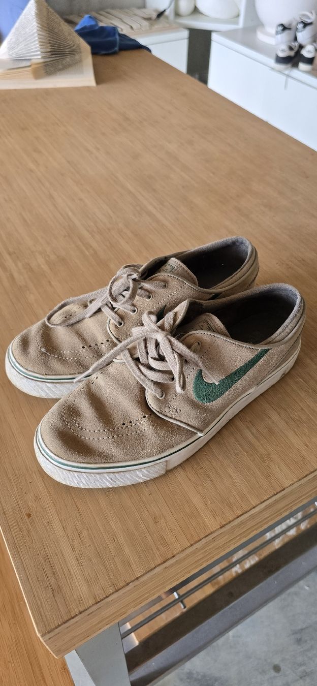 Nike Chaussures hommes: Nike Schuhe beige, Grösse 40 – D'occasion à Walde AG par LuuMa