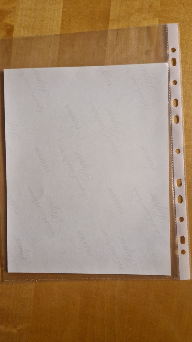 Autografi: Sam Neill, Original Autogramm auf Grossfoto in Farbe – Usato da Salmsach venduto da aacs65 1