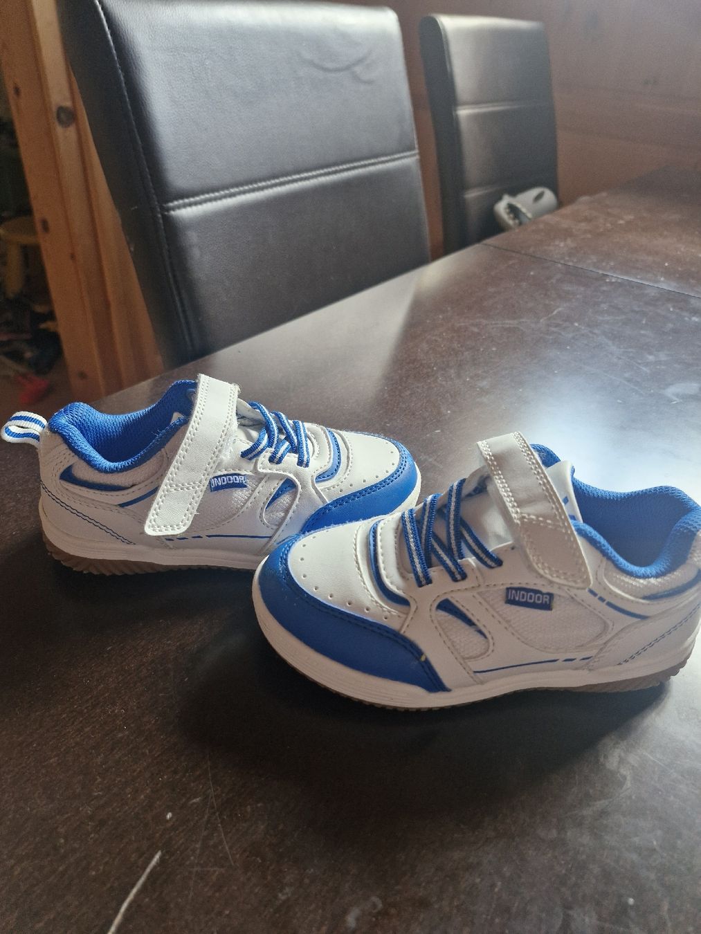 Scarpe per ragazzi: Turnschuhe Gr.28 – Usato da Disentis/Mustér venduto da epa_862v 1