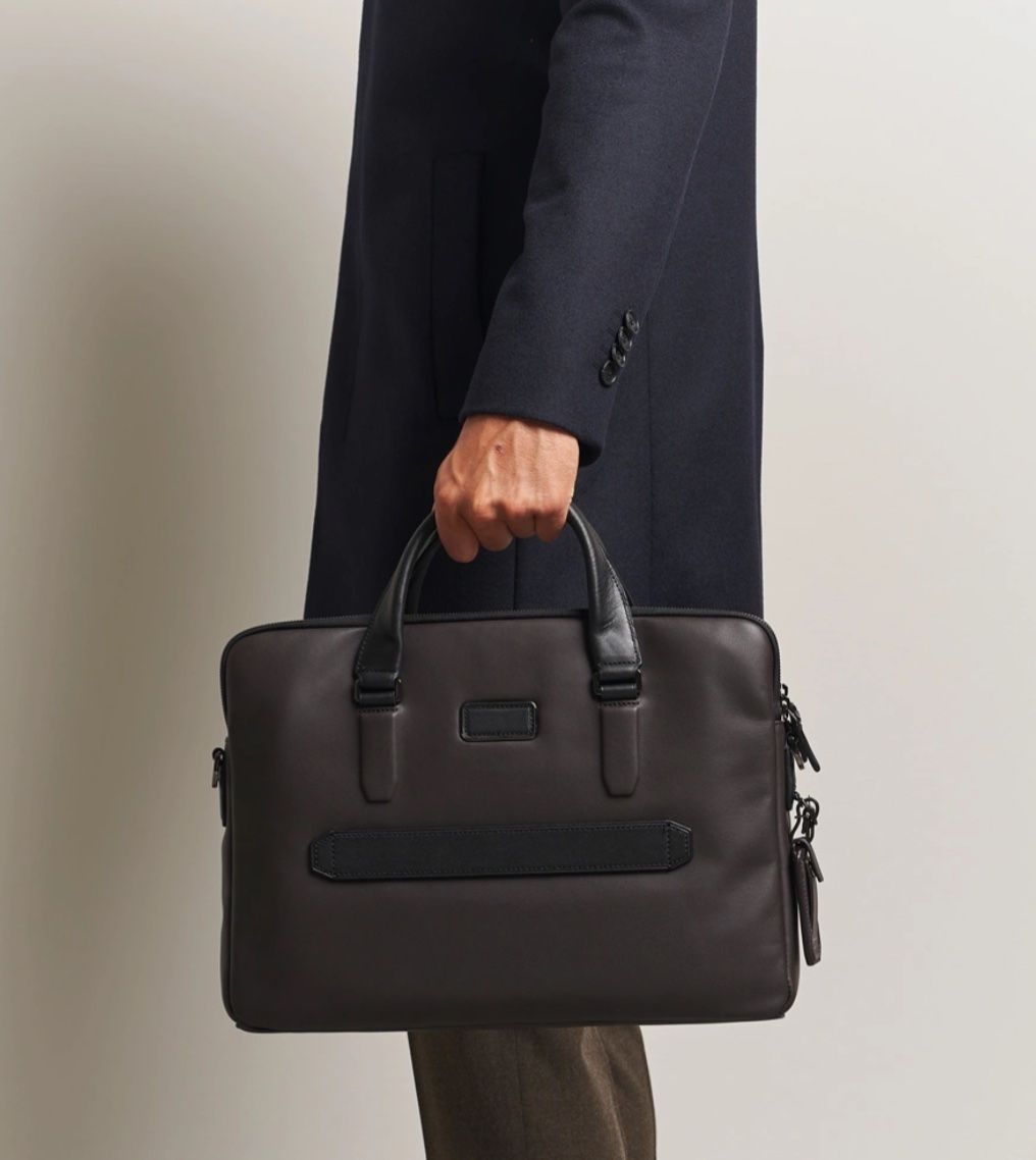 Tumi Borse: Tumi HARRISON Sycamore Slim Leather   CHF 800 – Nuovo (secondo la descrizione) da Unterseen venduto da SONY-CoolGo