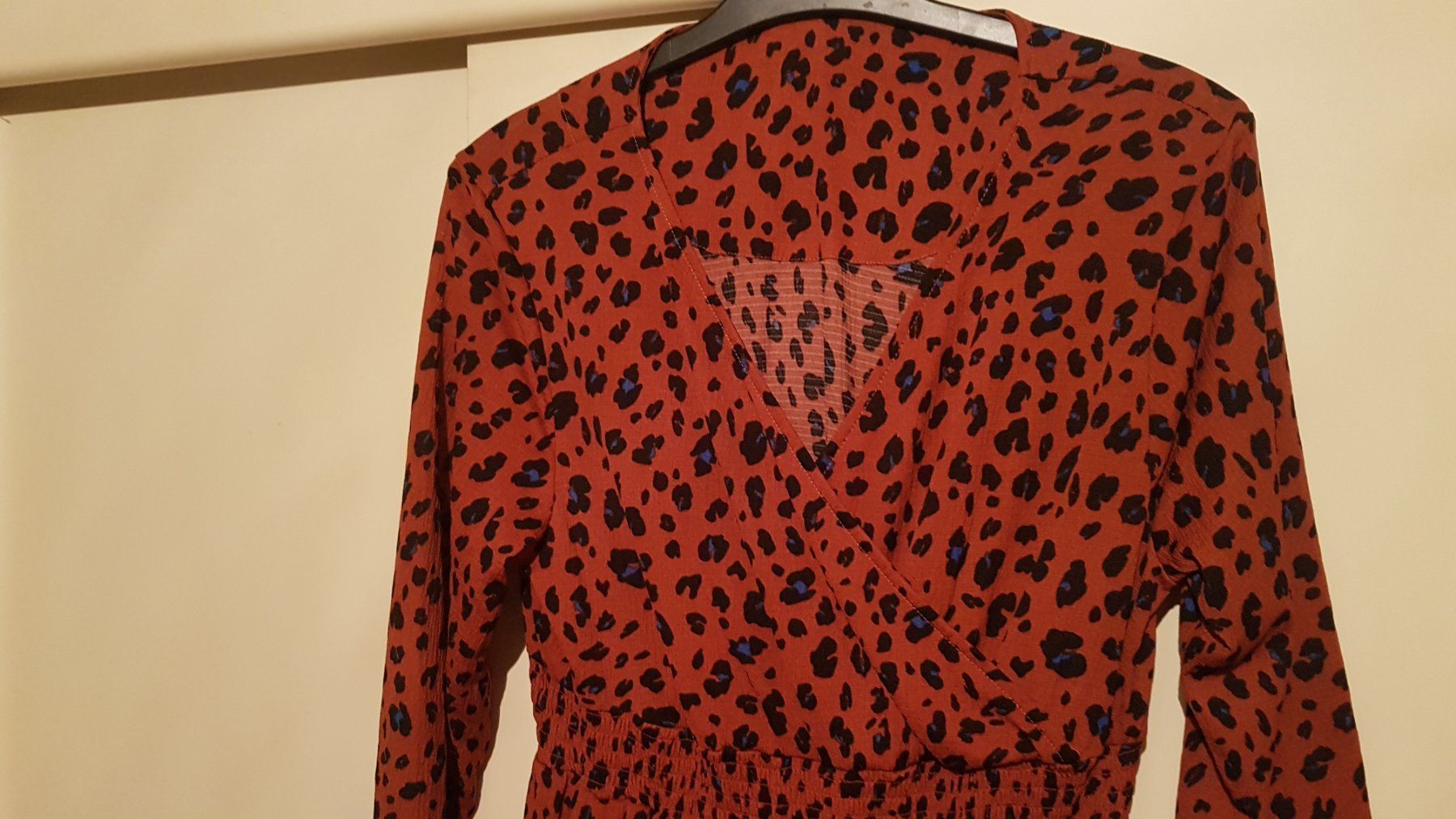 Only Vestiti: Rostbraunes Kleid mit Leomuster – Nuovo (secondo la descrizione) da Oberengstringen venduto da Sheera7 1