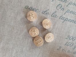 Chanel Vintage Knöpfe mit Logo auch innen 5 Stück