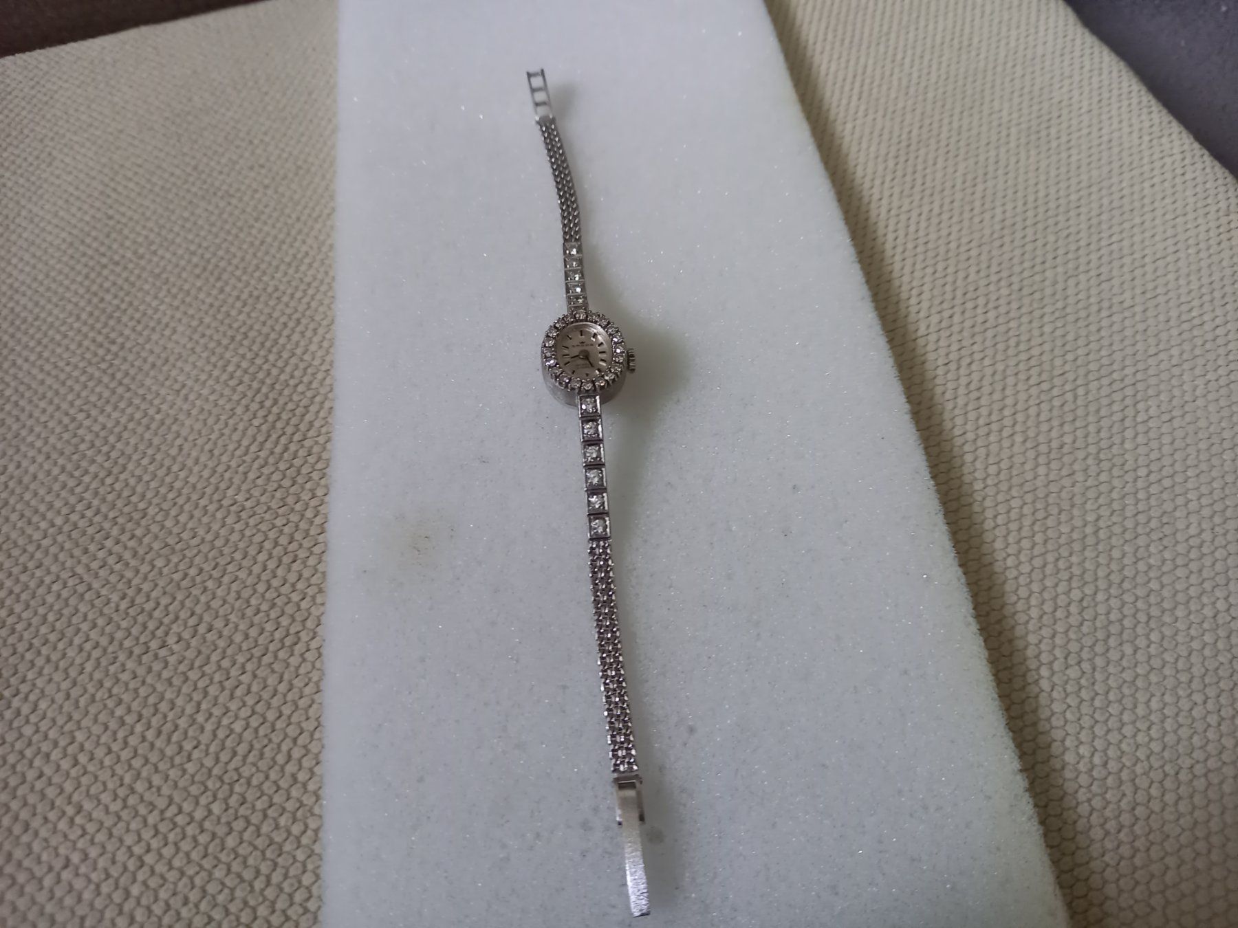 Orologi: Wunderschöne Damen-Armbanduhr mit Brillanten – Usato da Rickenbach LU venduto da pepan44 3