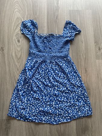 Sommerliches Kleid mit Blümchenmuster, Grösse S