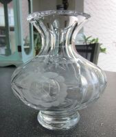 Formschöne Kristallglas Vase mit z.Teil geäztem Blumenmotiv