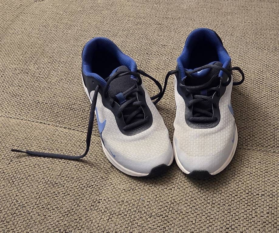 Scarpe per ragazzi: Sportschuhe Nike Gr 36  – Usato da MUTTENZ venduto da cod_8p5k 1