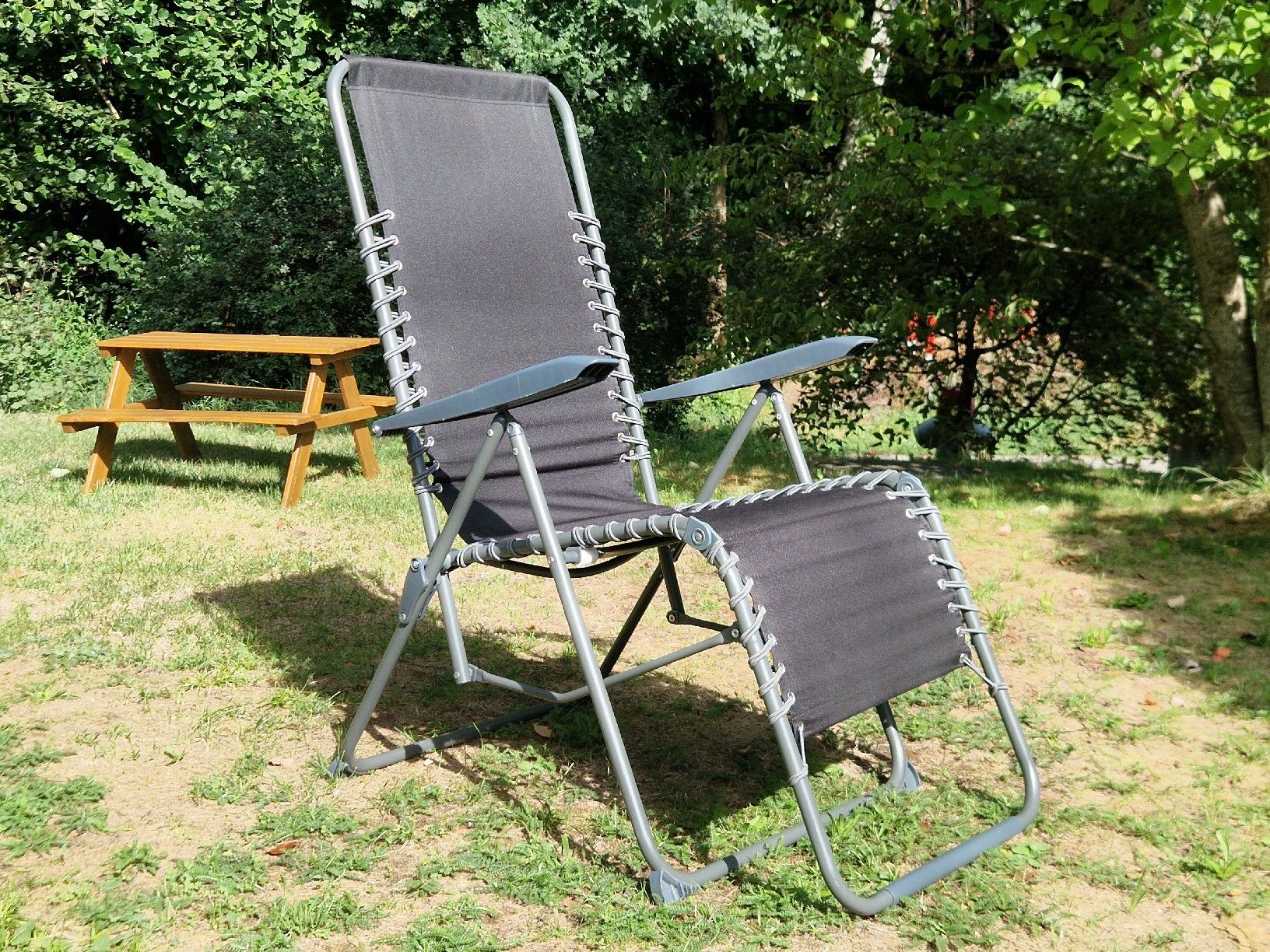 Liegen & Liegestühle: Liegestuhl schwarz – Gebraucht aus Utzenstorf von MANB 2