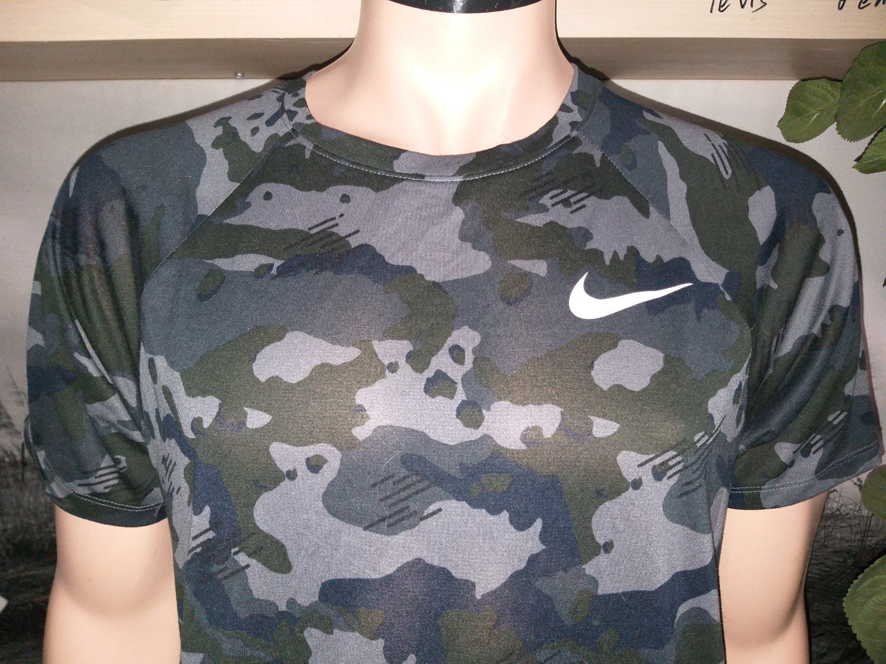 Nike T-shirt: T-Shirt NIKE  Taille / Grosse M – Usato da Cossonay-ville venduto da Super-Price-Quality 1