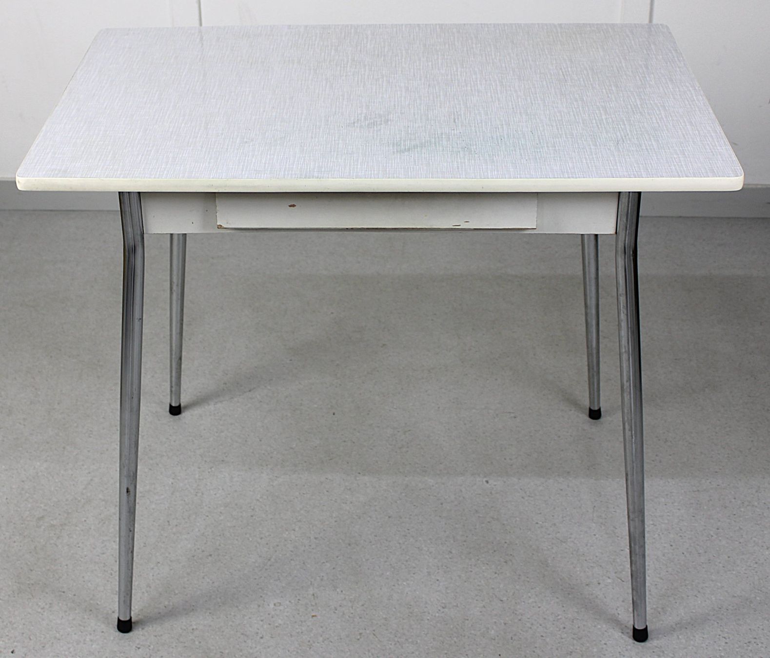 Tische: Vintage Küchentisch – Gebraucht aus Volketswil von brockipfannenstil