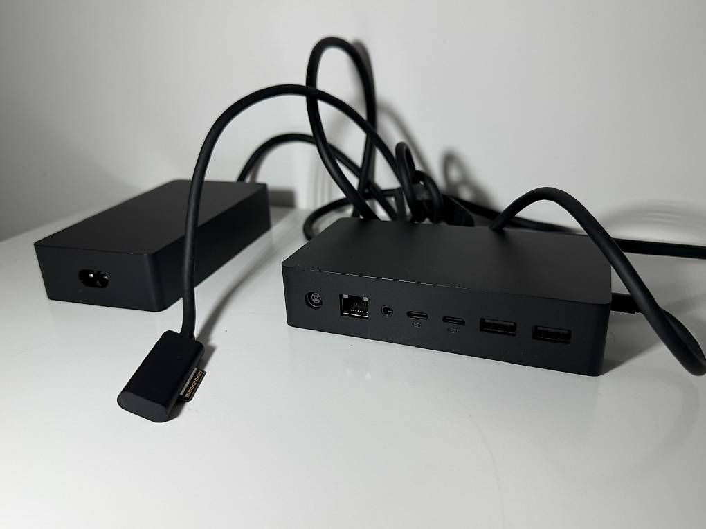 Docking station: Surface Dockingstation – D'occasion à Zürich par Antonio03 1