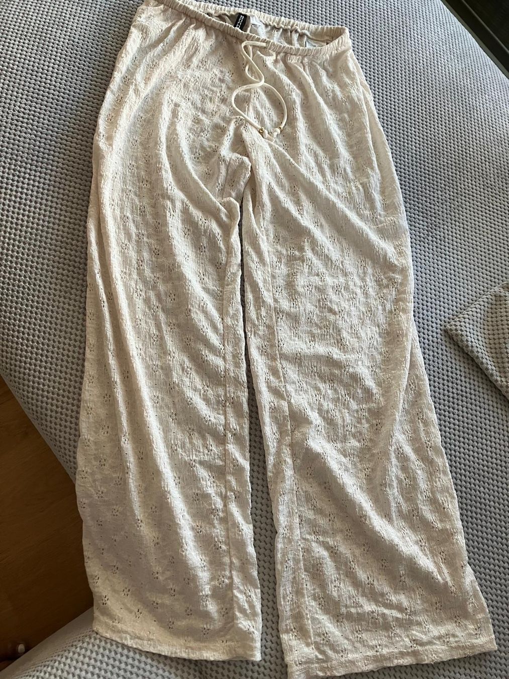 Pantaloni: Divided Freizeit-Hose  Grösse XS – Usato da Allenwinden venduto da Obalu